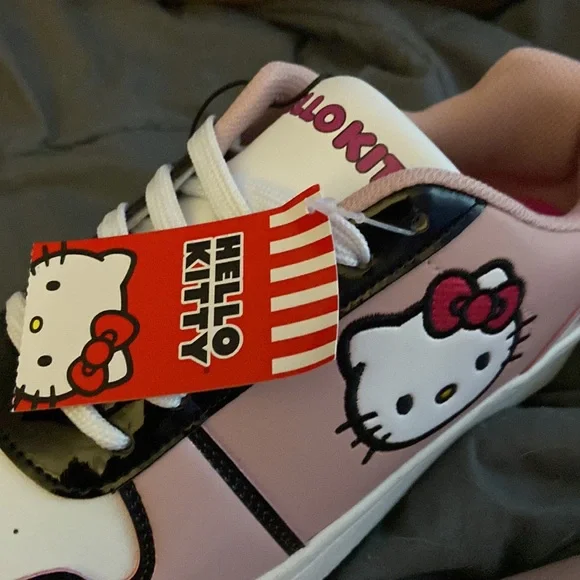 Hello Kitty Sanrio Women's /Teen's Pink Casual Court Fashion Shoe size 10 NWT 👋😸 - Picture 3 of 9